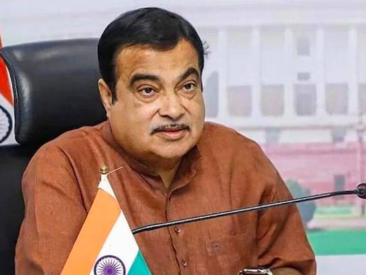 इसके साथ ही सरकार भी इस पर सब्सिडी दे रही है. भारत सरकार इलेक्ट्रिक कार खरीदने पर ₹300000 तक की सब्सिडी दे रही है. इस 3 लाख की सब्सिडी के बाद आप डेढ़ लाख रुपये टैक्स के तौर पर भी बचा सकते हैं. यानी कि अगर आप इलेक्ट्रिक कर खरीदने हैं तो आपकी साढ़े चार लाख रुपए की बचत हो जाएगी.