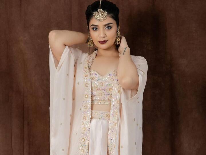 Sreemukhi Latest Photos : యాంకర్ శ్రీముఖి తన లేటెస్ట్ ఫోటోలు సోషల్ మీడియాలో షేర్ చేసింది.