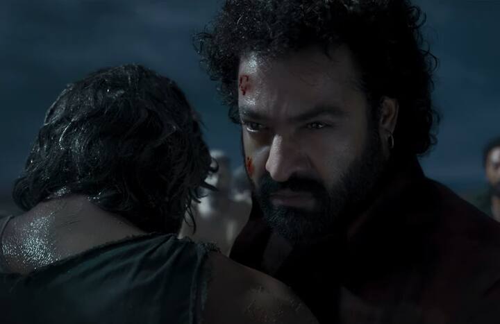 இந்த க்ளிம்ப்ஸ் வீடியோவில் என்.டிஆர் கடல் கொள்ளையர்களை அடித்து துவம்சம் செய்வது போன்ற காட்சிகள் வைக்கப்பட்டுள்ளது.