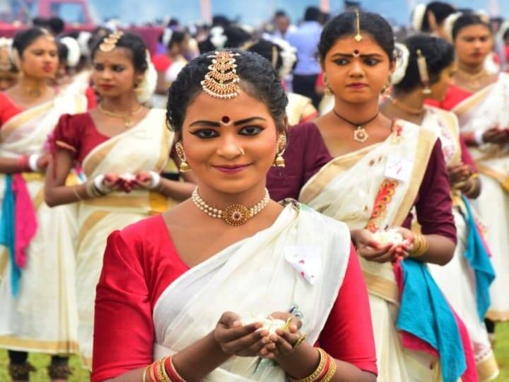 2024 பொங்கல் விழாவை வரவேற்கும் விதமாக 1500 நடன கலைஞர்கள் ஒன்றிணைந்து நடனமாடினர்.