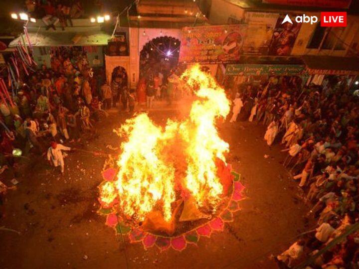 नव-विवाहित जोड़ा शादी के बाद पहली लोहड़ी को अपने पूरे परिवार के साथ मनाता है. लोहड़ी के दिन अग्नि के फेरे लिए जाते हैं और अच्छे जीवन की शुरुआत के लिए दुआ और बड़ों का आशीर्वाद लिया जाता है.
