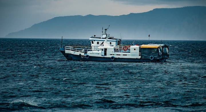 इसे मीठे पानी का प्रमुख स्रोत भी माना जाता है. यूनेस्को ने 1996 में बैकाल झील को हेरिटेज में शामिल किया था. यह झील लंदन से एडिनबर्ग की दूरी जितनी लंबी है, जो हर साल 2 सेमी बढ़ जाती है.