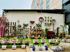 Nagpur News: ‘एम्स’ मध्ये कचऱ्याच्या पुनर्वापरातून बहरले सौंदर्य; कचऱ्यातून कलेचा दिला संदेश