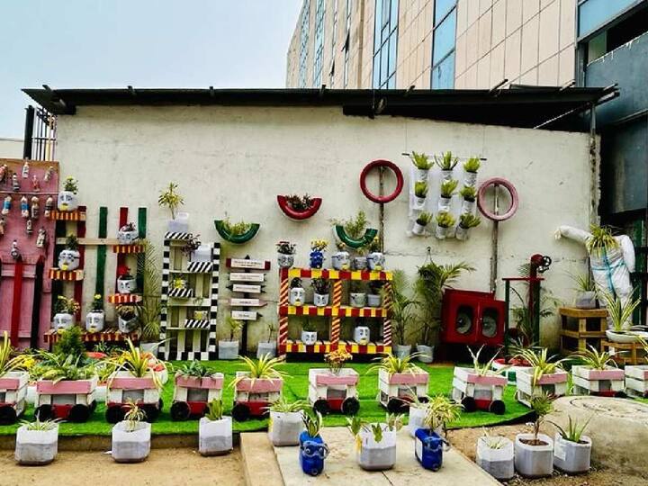 नागपुरातील अखिल भारतीय आयुर्विज्ञान संस्थेत (एम्स) रोजच्या वापरतील टाकाऊ वस्तूंचा पुरेपूर वापर करत सौंदर्य फुलवले आहे.