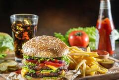 तुम्हाला तुमचे हार्मोनल बॅलन्स राखायचे असेल तर 'या' 4 खाद्यपदार्थांचे प्रमाण नियंत्रित करा