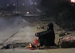 Weather Update: कोहरे का वार, सुस्त रफ्तार, देश में कैसे पड़ रही सर्दी की मार, देखें-तस्वीरें