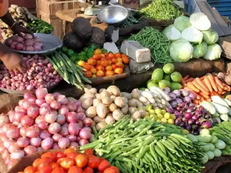 Vegetables price list january 8 2024 chennai koyambedu market Vegetable Price: கொட்டு மழை.. ஏற்ற இறக்கத்தில் காய்கறி விலைகள்.. இன்றைய பட்டியல் இதோ..