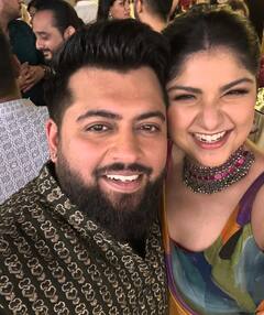 Anshula Kapoor Pics: बॉयफ्रेंड के साथ दोस्त की शादी में पहुंचीं अर्जुन कपूर की बहन, मल्टीकलर साड़ी में दिए ऐसे-ऐसे पोज, देखें Inside तस्वीरें