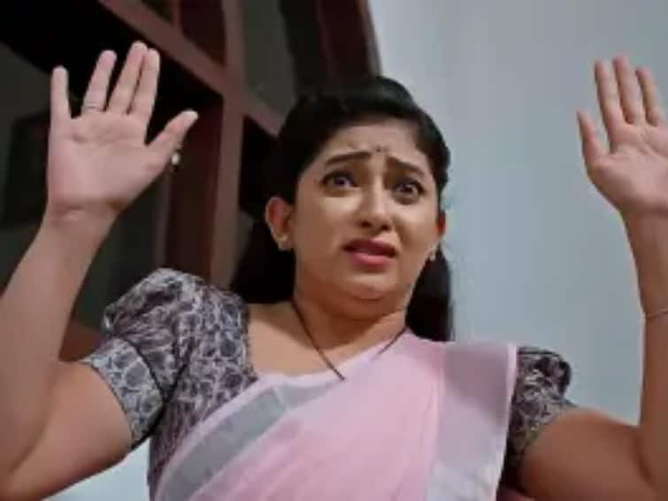 Nindu Noorella Saavasam telugu serial January 8th episode written update Nindu Noorella Saavasam Serial January 8th: 'నిండు నూరేళ్లు సావాసం' సీరియల్: కూతురుకి రెడ్ 'హ్యాండెడ్'గా పట్టుబడ్డ రామ్మూర్తి - అరుంధతిని అనుమానిస్తున్న మిస్సమ్మ! 