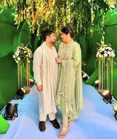 Anshula Kapoor Pics: बॉयफ्रेंड के साथ दोस्त की शादी में पहुंचीं अर्जुन कपूर की बहन, मल्टीकलर साड़ी में दिए ऐसे-ऐसे पोज, देखें Inside तस्वीरें