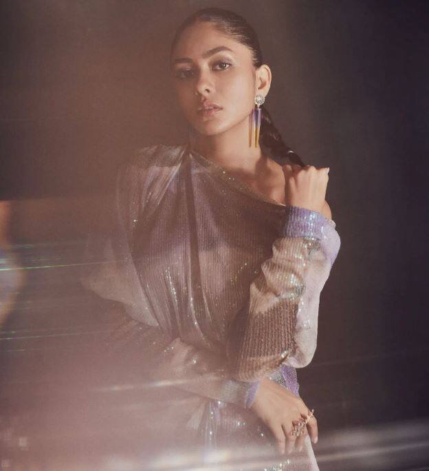 Mrunal Thakur treated fans with a new set of pictures