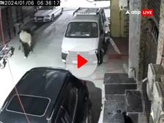 चुपचाप पीछा किया, गला दबाया, दिल्ली में महिला के साथ लूट, सामने आया सनसनीखेज फुटेज