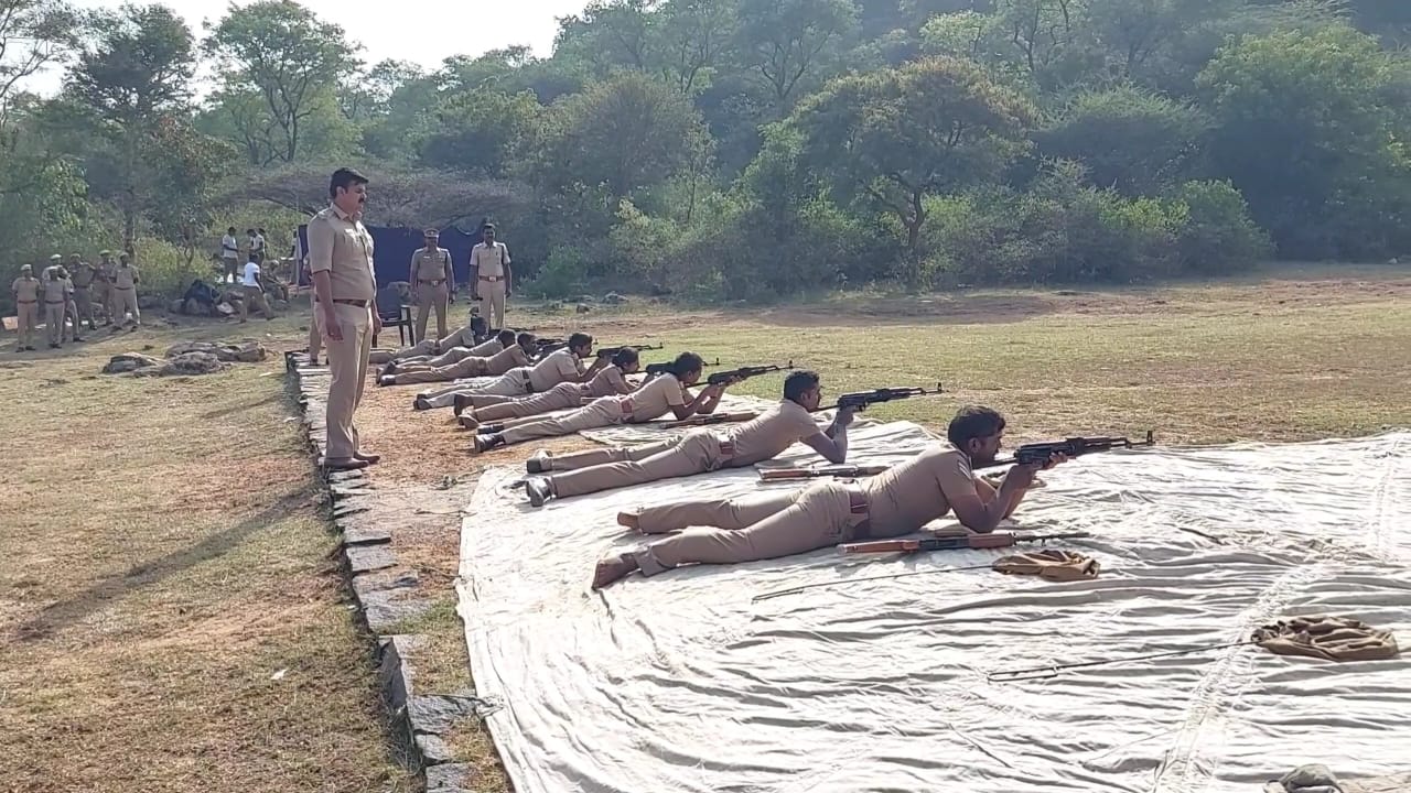 Dharmapuri: துப்பாக்கி சுடுதல் நினைவூட்டல் பயிற்சியில் ஆர்வமுடன் பங்கேற்ற தருமபுரி காவலர்கள்