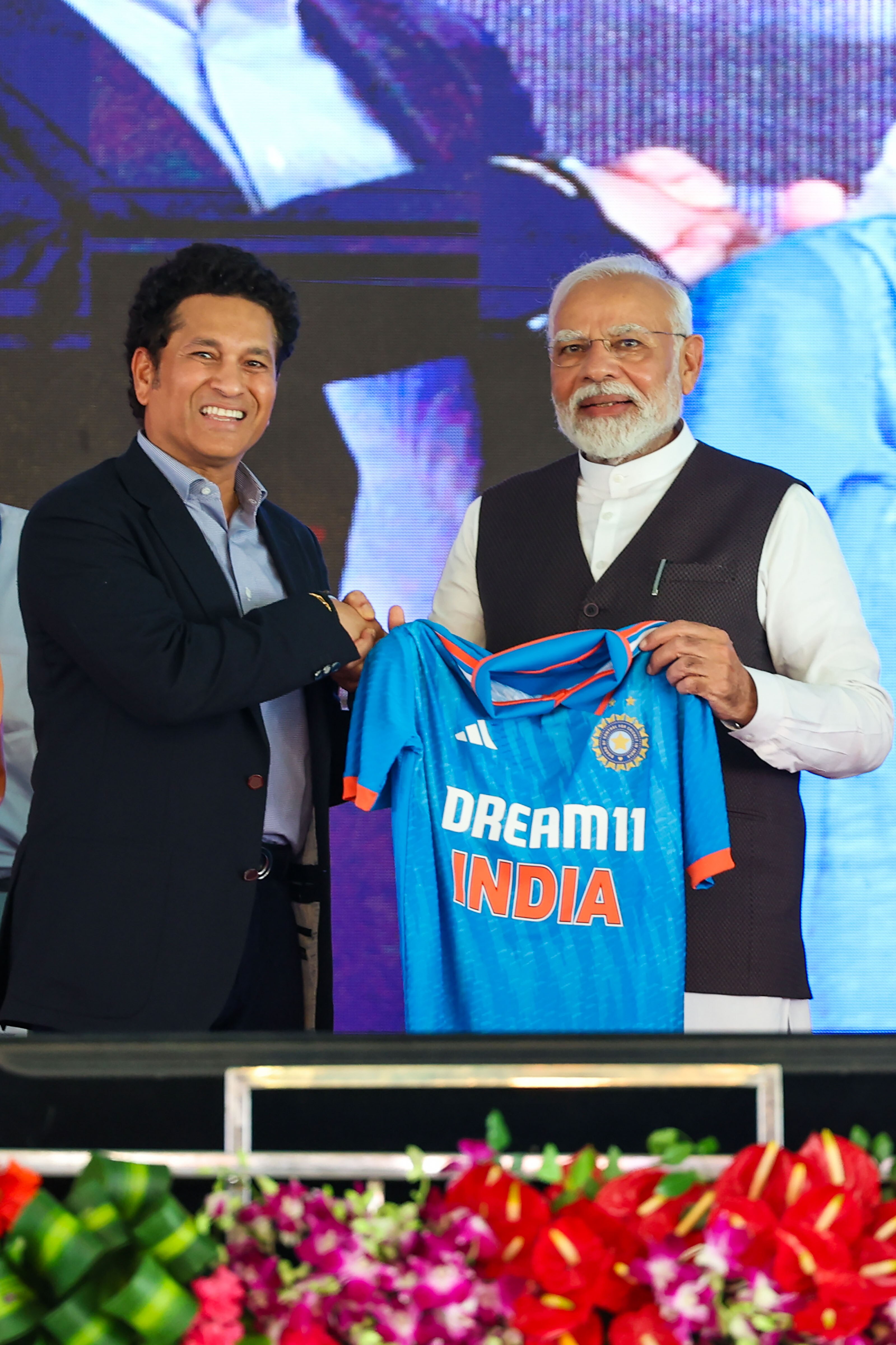 Sachin Tendulkar: விவசாயிகள், மல்யுத்த வீரர்கள் மீது அக்கறை இல்லாத சச்சின்; பிரதமருக்காக மட்டும் பொங்குவது ஏன்?