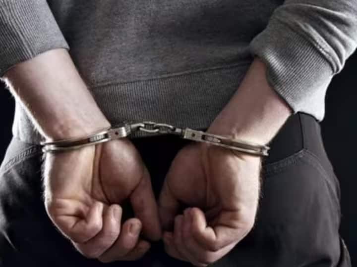 Moradabad police arrested five Cyber ​​thugs gang blackmailed on whatsapp and facebook ann Moradabad News: मुरादाबाद पुलिस ने पांच साइबर ठगों को किया गिरफ्तार, ऐसे बनाते थे शिकार