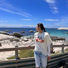 Athiya-KL Rahul Pics: पति केएल राहुल संग केपटाउन में वेकेशन मना रही हैं अथिया शेट्टी, नीले समुद्र के आगे पोज देता नजर आया कपल