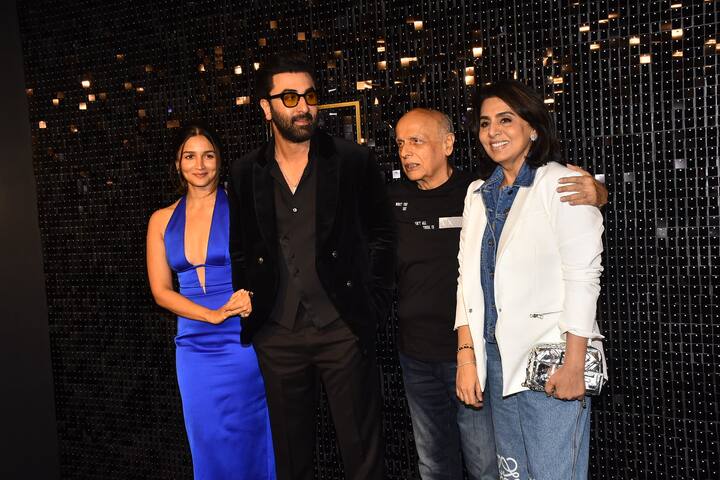 শনিবার রাতে মুম্বইয়ে অনুষ্ঠিত হয় 'সাকসেস পার্টি'। হাজির ছিল ছবির গোটা টিম।