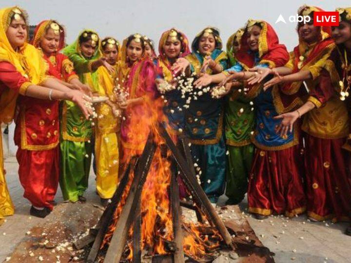 लोहड़ी में पूजा की अग्नि में डालने वाले पॉपकॉर्न को पहले ना खाएं, या जूठा ना करें. झूठी चीजें पूजा में डालना अशुभ माना जाता है. लोहड़ी की अग्नि जलाने के बाद इस अग्नि के 2 फेरे जरुर लें. साथ ही फेरे लेते समय अग्नि में रेवड़ी, गुड़, तिल, मूंगफली जरुर डाले.