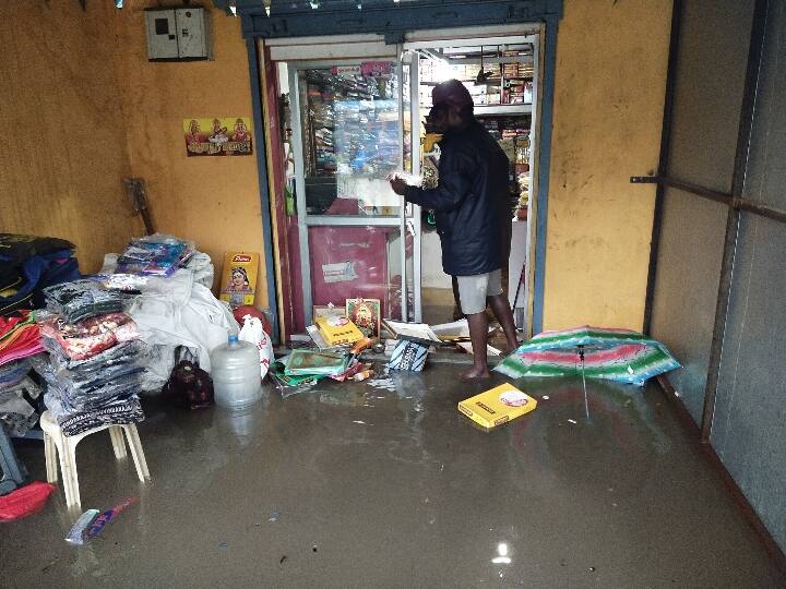 Villupuram Due to heavy rain in Marakanam area, rainwater entered the shops in Chiruwadi area. TN Rain:  மரக்காணம் பகுதியில் பெய்த கனமழை: கடைகளுக்குள் புகுந்த மழைநீர்