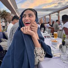 Athiya-KL Rahul Pics: पति केएल राहुल संग केपटाउन में वेकेशन मना रही हैं अथिया शेट्टी, नीले समुद्र के आगे पोज देता नजर आया कपल