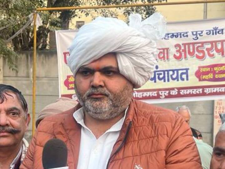 पंचायत में पालम-360 के प्रधान चौधरी सुरेंद्र सोलंकी ने राज्यसभा की तीन सीटों में से एक के लिए भी देहात से प्रतिनिधि नहीं चुने जाने पर निराशा जाहिर की.