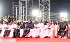 Nayanthara Photos : இணையத்தை கலக்கும் நடிகை நயன்தாராவின் கருப்பு புடவை க்ளிக்ஸ்..!