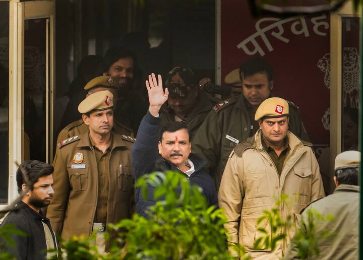 दिल्ली की एक अदालत ने कथित आबकारी घोटाले से जुड़े धनशोधन मामले में गिरफ्तार आम आदमी पार्टी नेता संजय सिंह को राज्यसभा चुनाव के लिए निर्वाचन अधिकारी से नामांकन पत्र दाखिल करने के सिलसिले अनुमति दी थी.