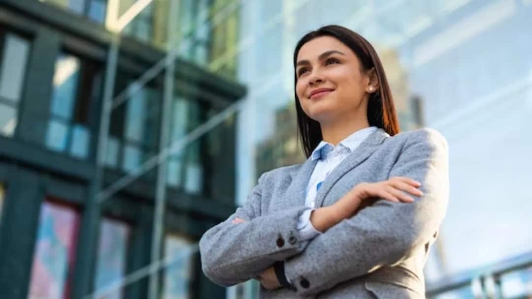 Self development goals follow these steps to increase your Self Confidence Self Confidence : स्वत:ला कधीही समजू नका कमी; 'या' 5 टिप्स वाढवतील तुमचा आत्मविश्वास