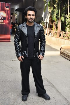 Jhalak Dikhhla Jaa 11: ग्रीन गाउन में दिखा रवीना टंडन का दिलकश अंदाज, तो शॉर्ट बॉडीफिट ड्रेस में मलाइका ने लूटी महफिल, देखें बाकी स्टार्स का लुक