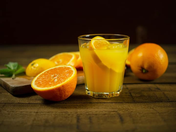 Benefits Of  Orange Juice : संत्र्याचा रस 'या' आजारांवर फायदेशीर; हिवाळ्यात संत्र्याचा रस पिण्याची योग्य वेळ कोणती?