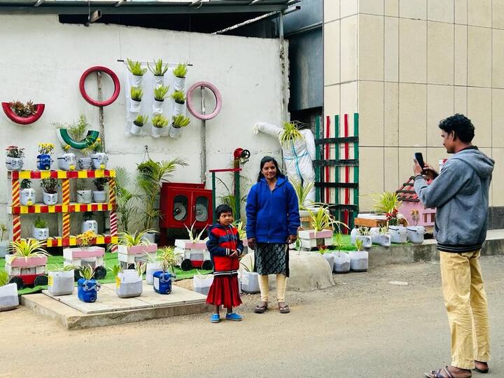 एम्सचे वैद्यकीय अधीक्षक डॉ. मनीष श्रीगिरीवार यांच्या संकल्पनेतून सेल्फी पॉइंट तयार करण्यात आला आहे. एम्समध्येही टाकाऊ प्लास्टिकच्या बाटल्या, वाहनांचे निकामी टायर, प्लास्टिक कचरा नष्ट कसा करायचा ही एक समस्या होती.