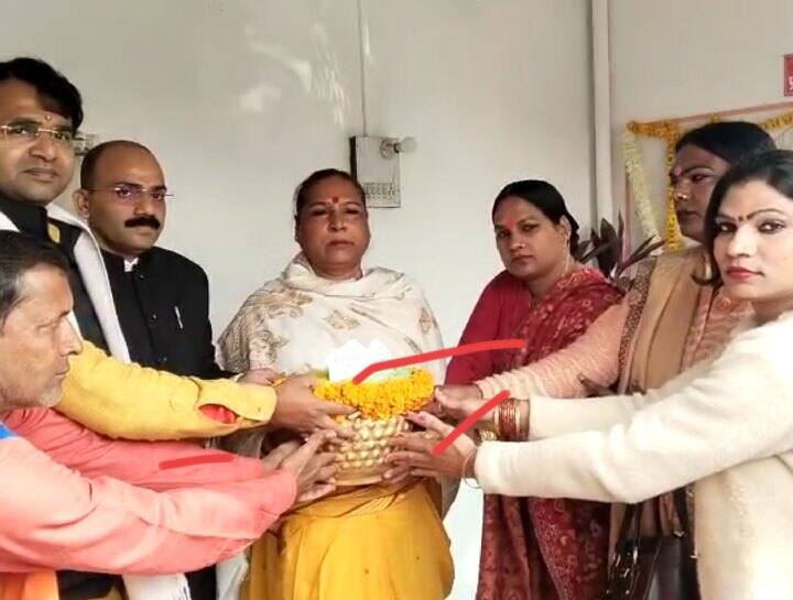 Ram Mandir Inauguration: पूजित अक्षत घर-घर लेकर जाएंगे किन्नर, बोले- प्रभु राम से हमारा त्रेता युग से अभिन्न नाता Ayodhya Ram Mandir Inauguration Basti Kinnars will distribute worshiped Akshat ann Ram Mandir Inauguration: पूजित अक्षत घर-घर लेकर जाएंगे किन्नर, बोले- प्रभु राम से हमारा त्रेता युग से अभिन्न नाता