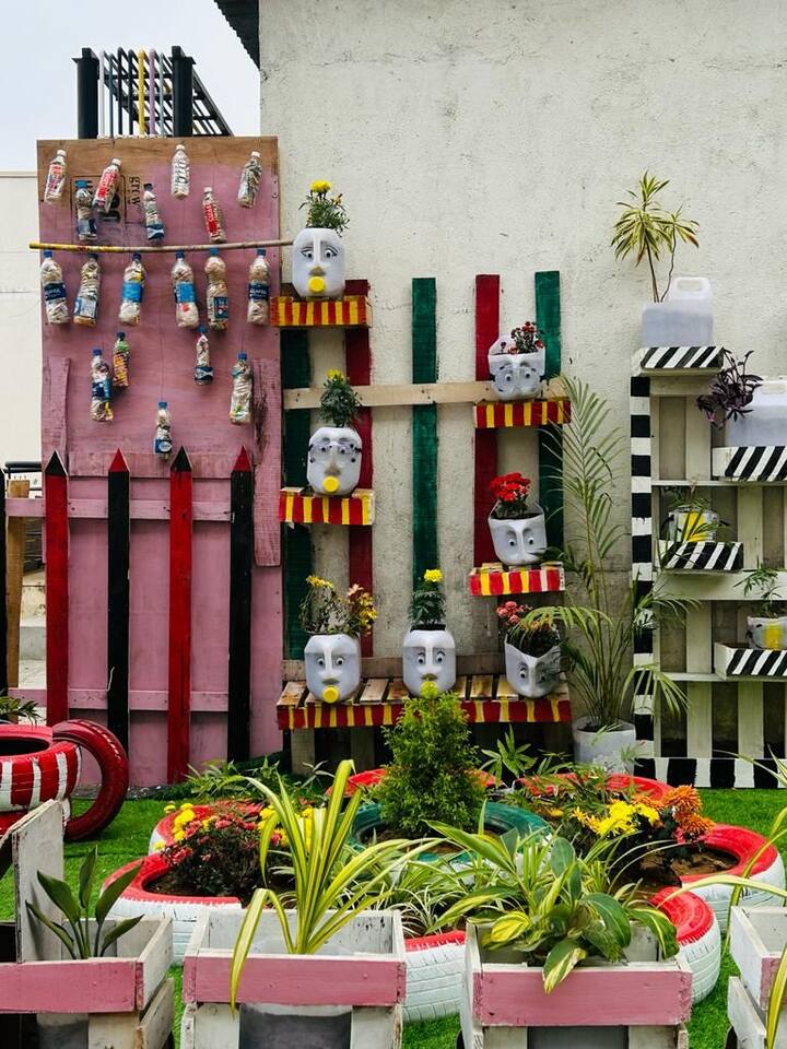 “एम्स अथवा इतरही संस्थांमध्ये प्लास्टिकसह इतरही कचऱ्याची विल्हेवाट हा चिंतेचा विषय आहे. या कचऱ्याच्या पुनर्वापरातूनही सौंदर्य फुलवणे शक्य आहे. एम्सच्या अधिकारी- कर्मचाऱ्यांनी एकत्र येत ही कल्पना वास्तवात आणून दाखवली.