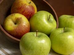 Everyday Fruits : நோய்களில் இருந்து தப்பிக்க, நீங்கள் தினமும் சாப்பிட வேண்டிய பழங்கள்!