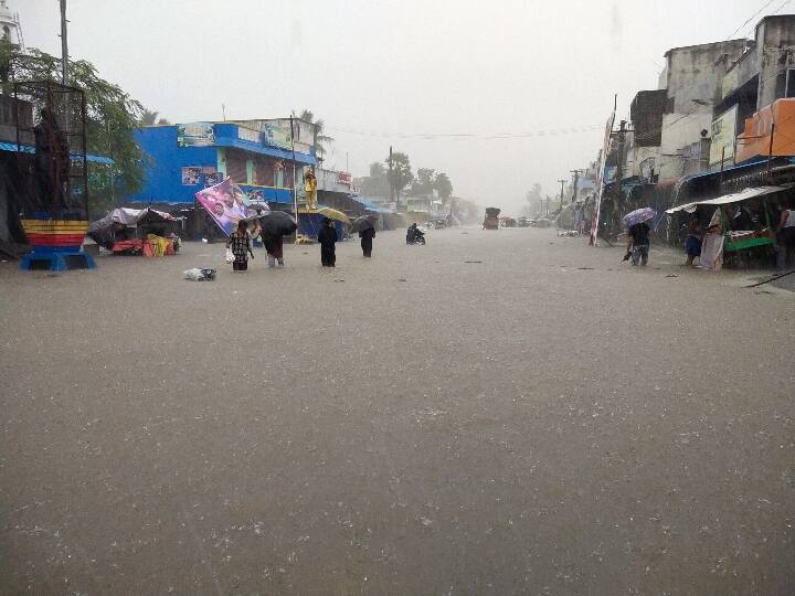 Villupuram district recorded the maximum rainfall of 13 cm in Marakanam சாலையில் பெருக்கெடுத்து ஓடும் மழை நீர்! அதிகபட்சமாக மரக்காணத்தில் 13 செ.மீ மழை பதிவு