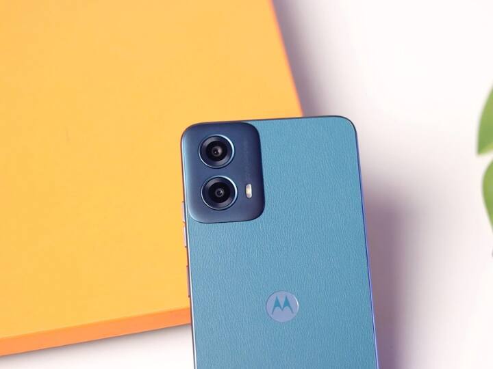 मोटोरोला कल भारत में 12 बजे Motorola G34 5G स्मार्टफोन को लॉन्च करेगी. इसे आप फ्लिपकार्ट के माध्यम से खरीद पाएंगे. मोबाइल फोन में स्नैपड्रैगन 695 5G चिपसेट और प्रीमियम वेगन लैदर फिनिश मिलेगी.