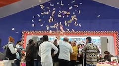 Dayro Photos: ડાયરામાં ફરી રૂપિયા ઉડ્યાં, દ્વારકામાં કીર્તિદાન અને ભીખુદાનની ઉપર કરાયો રૂપિયાનો વરસાદ, જુઓ તસવીરો....