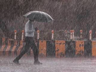 TN Rain Alert chances of rain in next 3 hours in 12 districts TN Rain Alert: மக்களே தயாரா இருங்க.. அடுத்த 3 மணி நேரத்தில் 12 மாவட்டங்களில் மழைக்கு வாய்ப்பு ..!