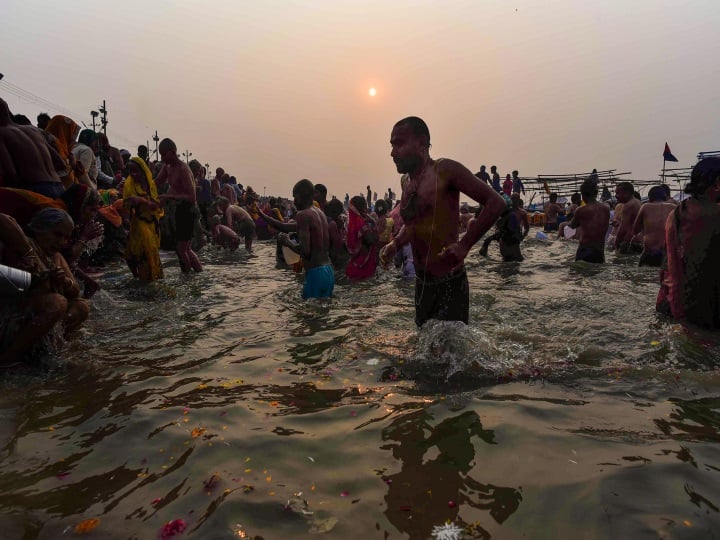 Magh Mela 2024: દર વર્ષે પ્રયાગરાજમાં માઘ મહિનામાં માઘ મેળાનું આયોજન કરવામાં આવે છે. આ સમયગાળા દરમિયાન, સંગમના કિનારે કલ્પવાસ અને નદીમાં સ્નાનનું મહત્વ છે. વર્ષ 2024માં ક્યારે માઘ સ્નાનની જાણો તારીખ