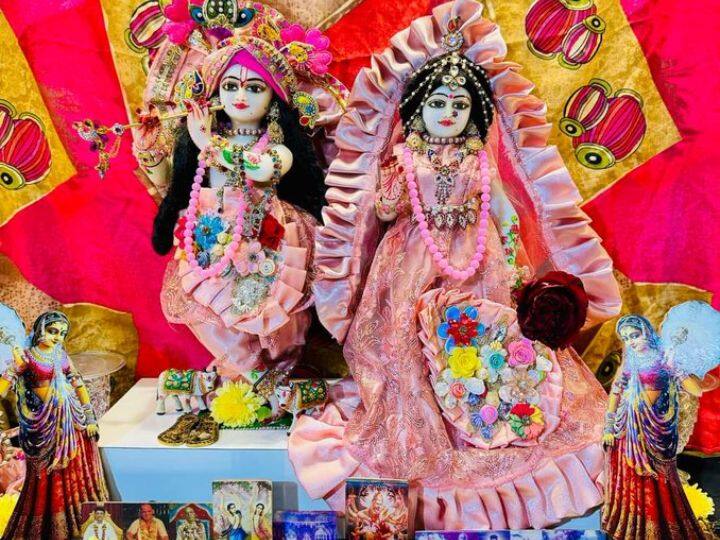 तीसरे दिन, श्री राधा रानी के गाँव बरसाना जाएं. बरसाना में, दोपहर तक श्री राधा रानी मंदिर, कुसुम सरोवर, कीर्ति मंदिर आदि जैसी प्रसिद्ध जगहें जाएं.