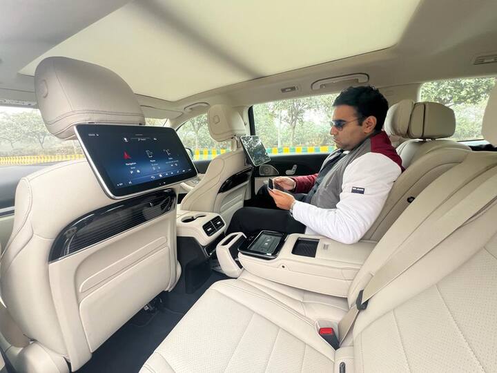 নতুন GLS মডেল হিসেবে আপনি এখানে দেখতেই পাবেন G-Wagen-এর মত গ্রিল ব্যবস্থা। এছাড়া বাম্পার, ডিআরএল এবং লাইটিং পজিশন একেবারেই অভিনব। রিয়ার ডিজাইনে থাকছে নতুন টেইল ল্যাম্প।   ছবি- নিজস্ব