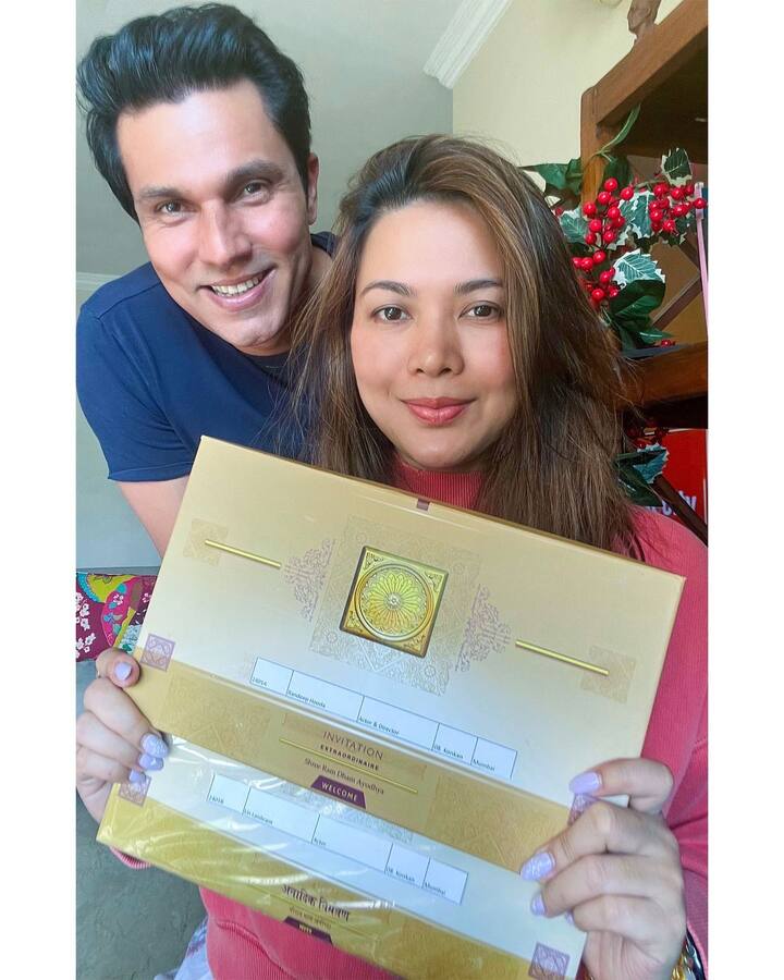 গতকাল, অর্থাৎ ৮ জানুয়ারি রামমন্দিরের উদ্বোধনে উপস্থিত থাকার আমন্ত্রণ পেলেন রণদীপ হুডা ও তাঁর স্ত্রী লিন লাইশ্রাম। পোস্ট করেন ছবি।