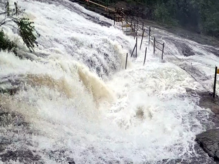 மேற்கு தொடர்ச்சி மலைப் பகுதியில் கனமழை; கும்பக்கரை நீர் வீழ்ச்சியில் வெள்ளப்பெருக்கு