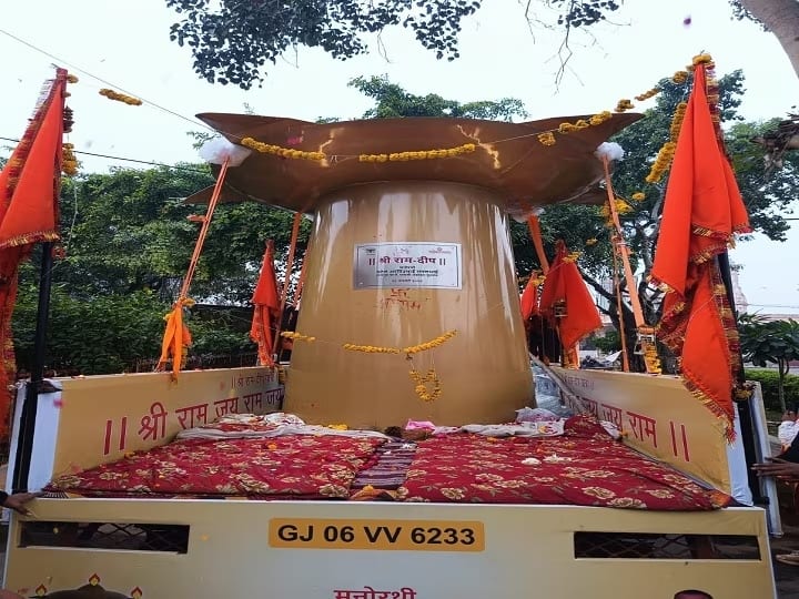 ११०० किलो दिवा - अयोध्‍या राममंदिरसाठी पोचलेल्या सर्वात अनोख्या भेटवस्तू