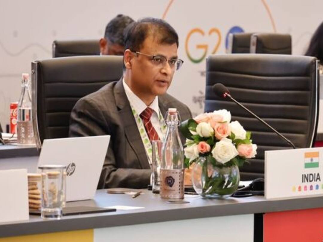 ED Chief In Bengal In Wake Of Attack On Agency Teams ED Director Reaches Kolkata After Attacks On Search Teams, Expected To Meet Injured Members ED Chief In Bengal In Wake Of Attack On Agency Teams