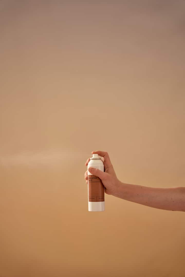 खबरदारी - तुम्ही कुठेही जात आहात त्याबद्दल जास्तीत जास्त माहिती ठेवण्याचा प्रयत्न करा जेणेकरून तुम्ही कोणत्याही प्रकारच्या फसवणुकीपासून सुरक्षित राहू शकाल. मुलींनी सुरक्षेबाबत जागरुक असणे आणि मिरचीचा स्प्रे सोबत ठेवणे महत्त्वाचे आहे. [Photo Credit : Pexel.com]