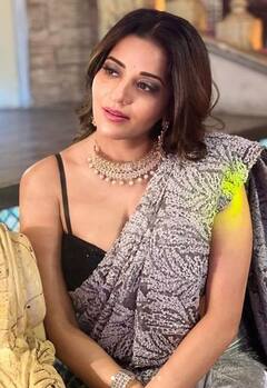 Monalisa: ਮੋਨਾਲੀਸਾ ਨੇ ਸਾੜ੍ਹੀ ਤੇ ਡੀਪਨੇਕ ਬਲਾਊਜ਼ ਵਿੱਚ ਲਾਇਆ ਹੌਟਨੈੱਸ ਦਾ ਤੜਕਾ, ਦੇਖੋ ਬੇਪਰਵਾਹ ਅੰਦਾਜ਼