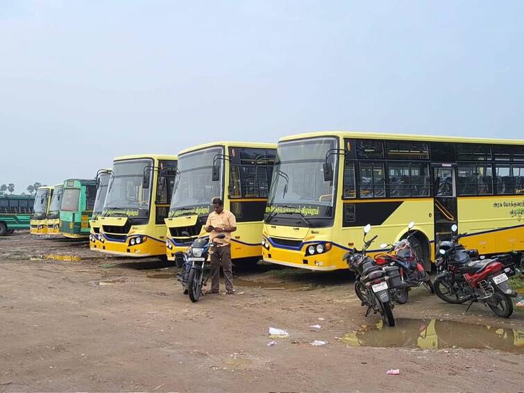 Officials informed that 950 buses are being operated from Villupuram Transport Corporation as of morning TN Bus Strike: தொழிலாளர்கள் போராட்டம்.. விழுப்புரத்தில் வழக்கம்போல பேருந்துகள் இயங்குகிறதா? - நிலவரம் என்ன?
