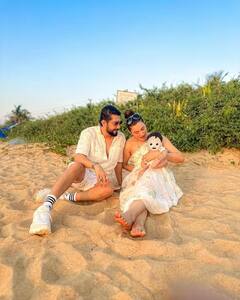 Gauahar Khan Vacation Pics: દીકરા અને પતિ સાથે વેકેશન એન્જૉય કરી રહી છે ગૌહર ખાન, રેતીમાં બેસીને આપ્યા આવા પૉઝ