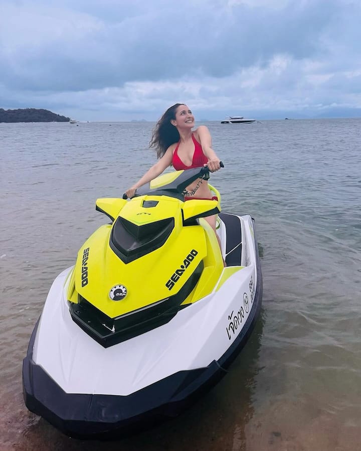 థాయ్లాండ్ బీచ్లో ప్రగ్యా జైశ్వాల్ రచ్చ రంబోలా - Images Credit: Pragya Jaiswal/Instagram